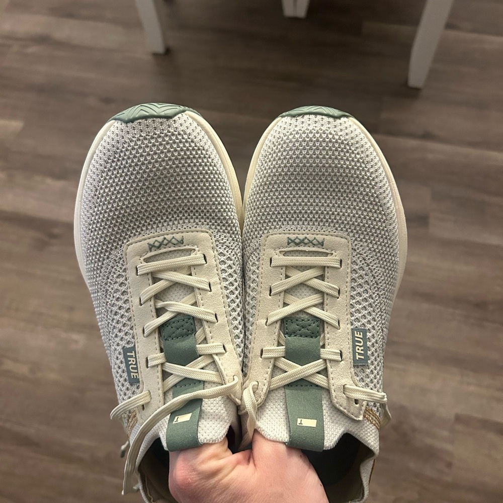 TRUE Men's Lightweight Athletic Shoes in Cream and Sage
